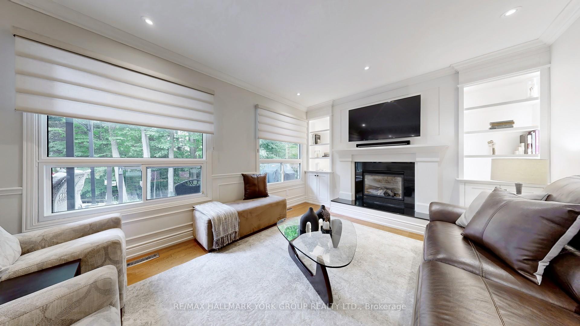 Photo 2 of 213 Kemano Road, Aurora, Aurora Heights — HOMEH