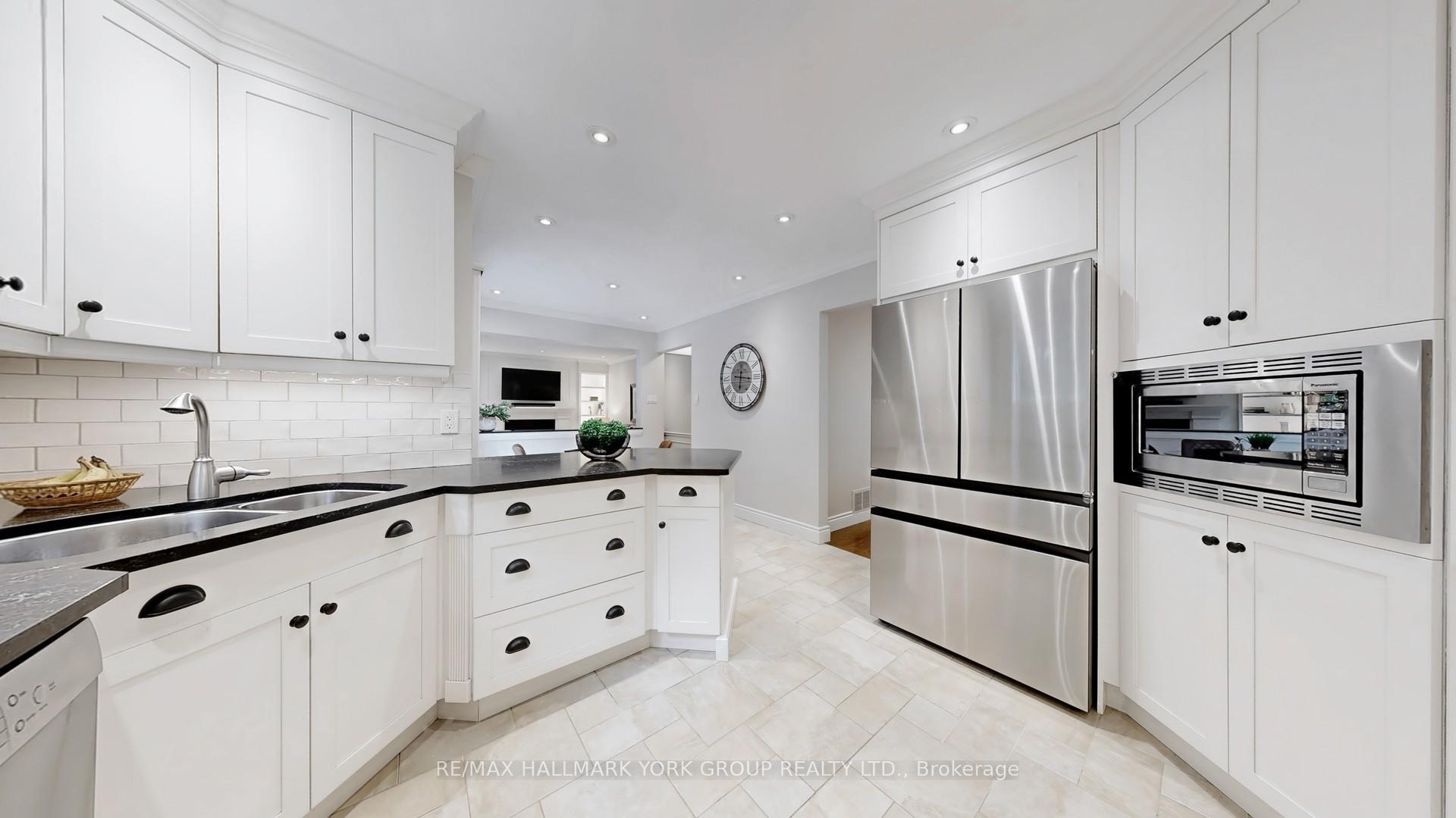 Photo 14 of 213 Kemano Road, Aurora, Aurora Heights — HOMEH