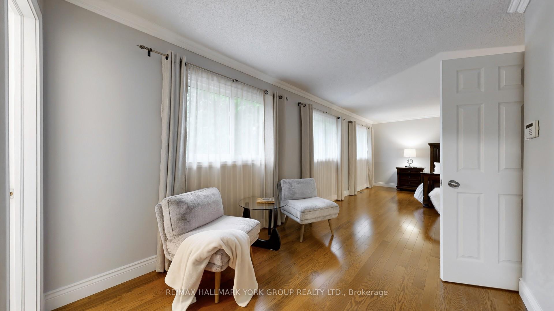Photo 23 of 213 Kemano Road, Aurora, Aurora Heights — HOMEH