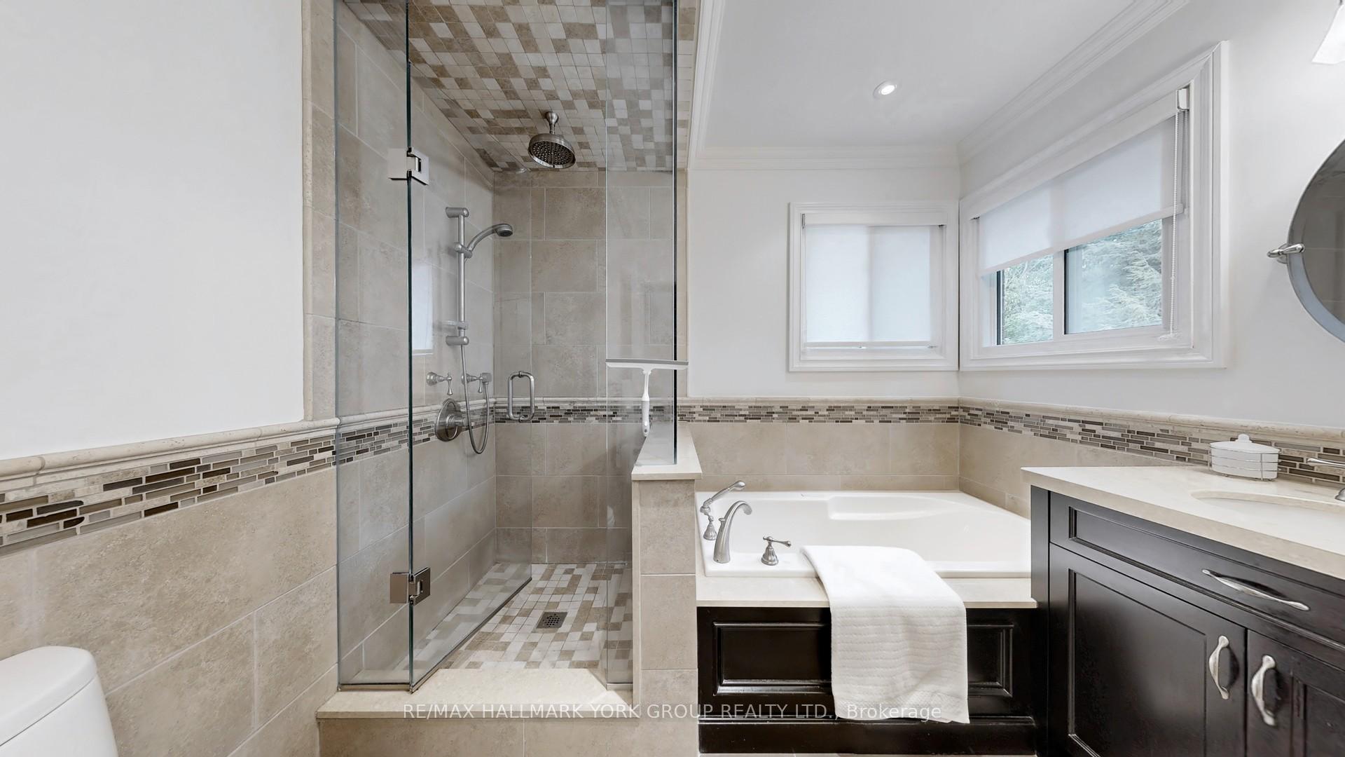 Photo 5 of 213 Kemano Road, Aurora, Aurora Heights — HOMEH
