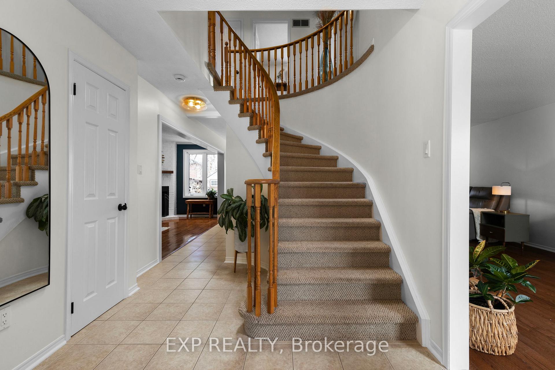 Photo 2 of 255 Hickling Trail, Barrie, Grove East — HOMEH