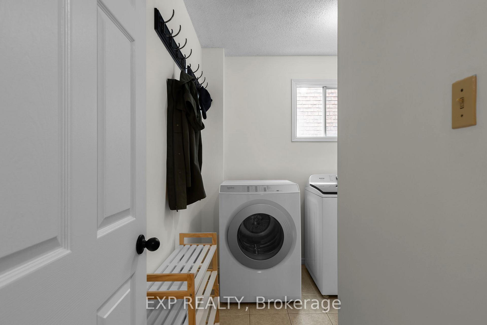 Photo 5 of 255 Hickling Trail, Barrie, Grove East — HOMEH