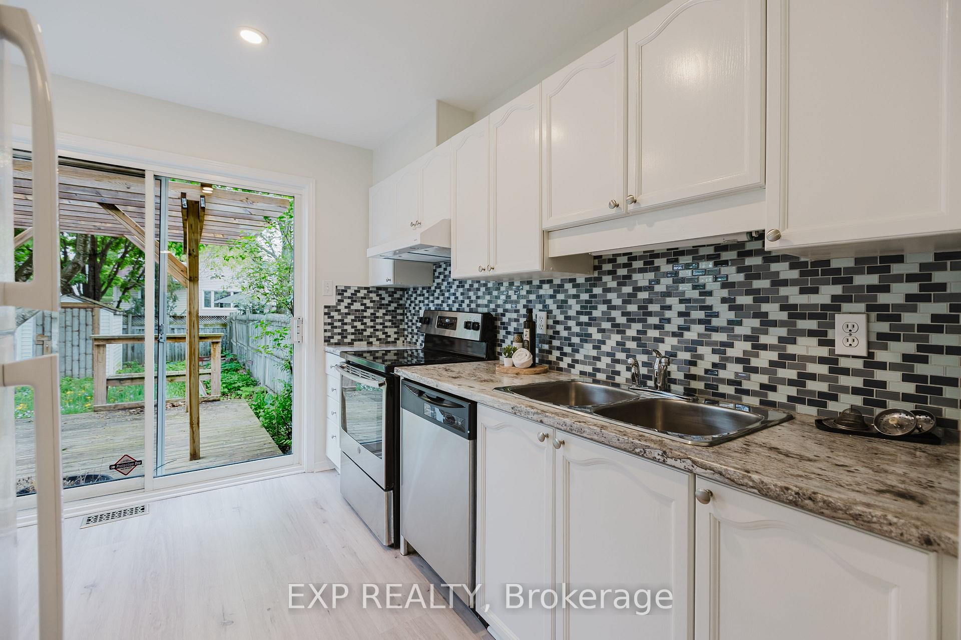Photo 17 of 242 Stoneway Drive, Ottawa, Barrhaven East — HOMEH