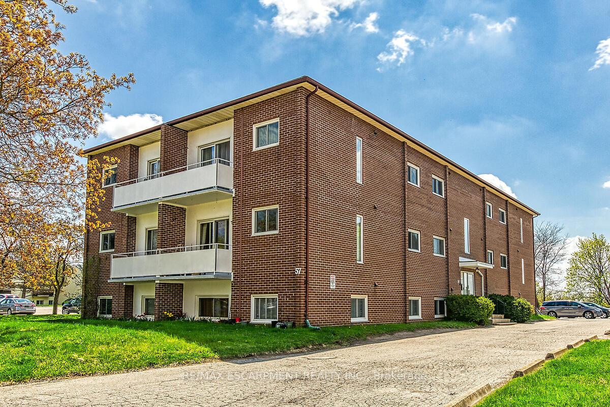 Photo 1 of Unit 304, 57 Conroy Crescent, Guelph, Dovercliffe Park/Old University — HOMEH