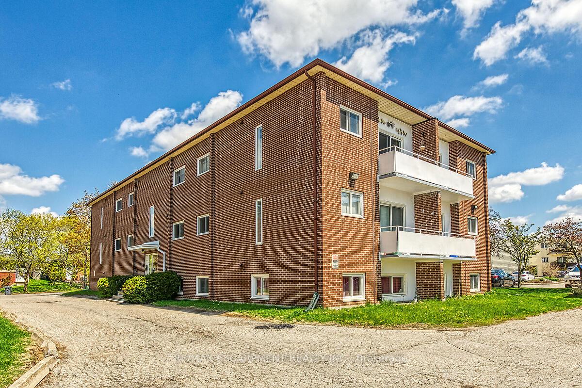 Photo 2 of Unit 304, 57 Conroy Crescent, Guelph, Dovercliffe Park/Old University — HOMEH