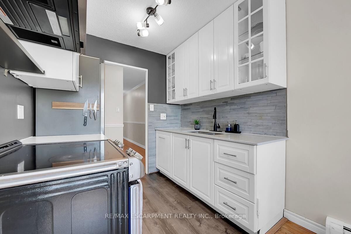 Photo 8 of Unit 304, 57 Conroy Crescent, Guelph, Dovercliffe Park/Old University — HOMEH