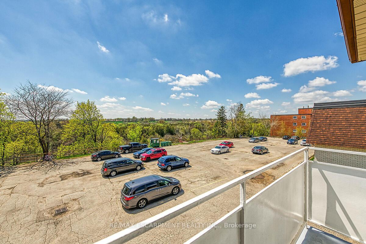 Photo 6 of Unit 304, 57 Conroy Crescent, Guelph, Dovercliffe Park/Old University — HOMEH