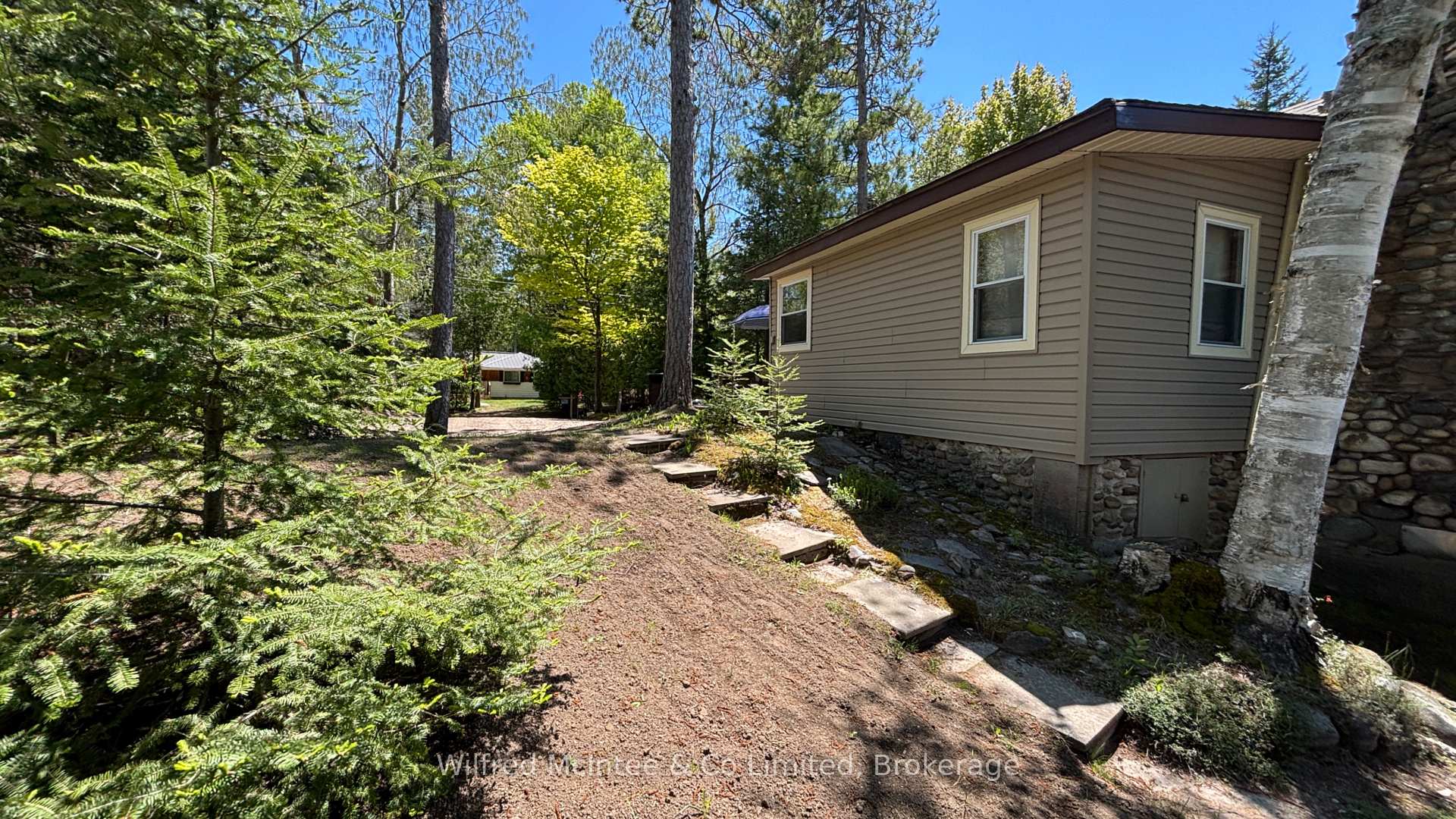 Photo 14 of 81 Thompson Avenue, Brampton, Fletcher's Creek Village — HOMEH