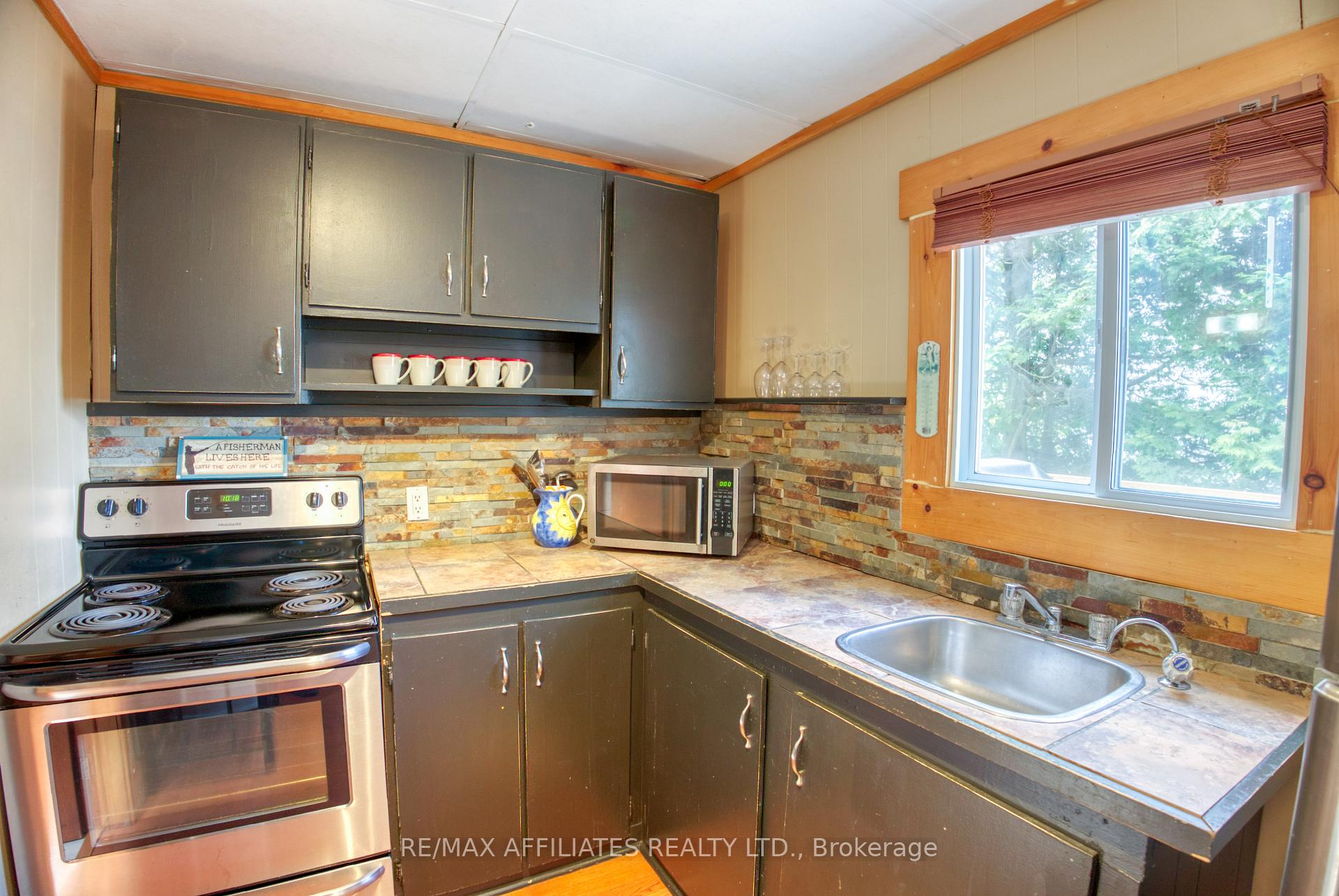 Photo 11 of 77 Pinecrest Lane, Rideau Lakes, Rideau Lakes (North Crosby) Twp — HOMEH
