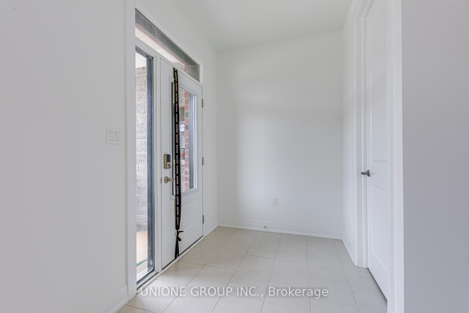 Photo 5 of 102 Coolhurst Avenue, Brampton, Northwest Brampton — HOMEH