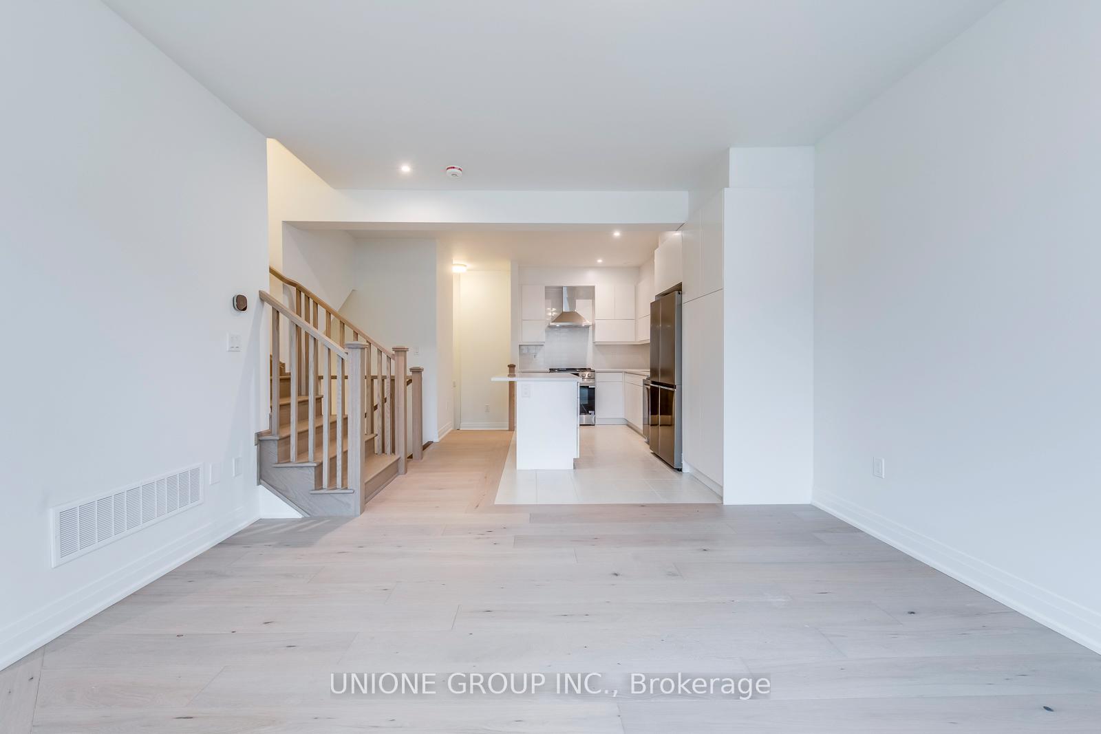 Photo 2 of 102 Coolhurst Avenue, Brampton, Northwest Brampton — HOMEH