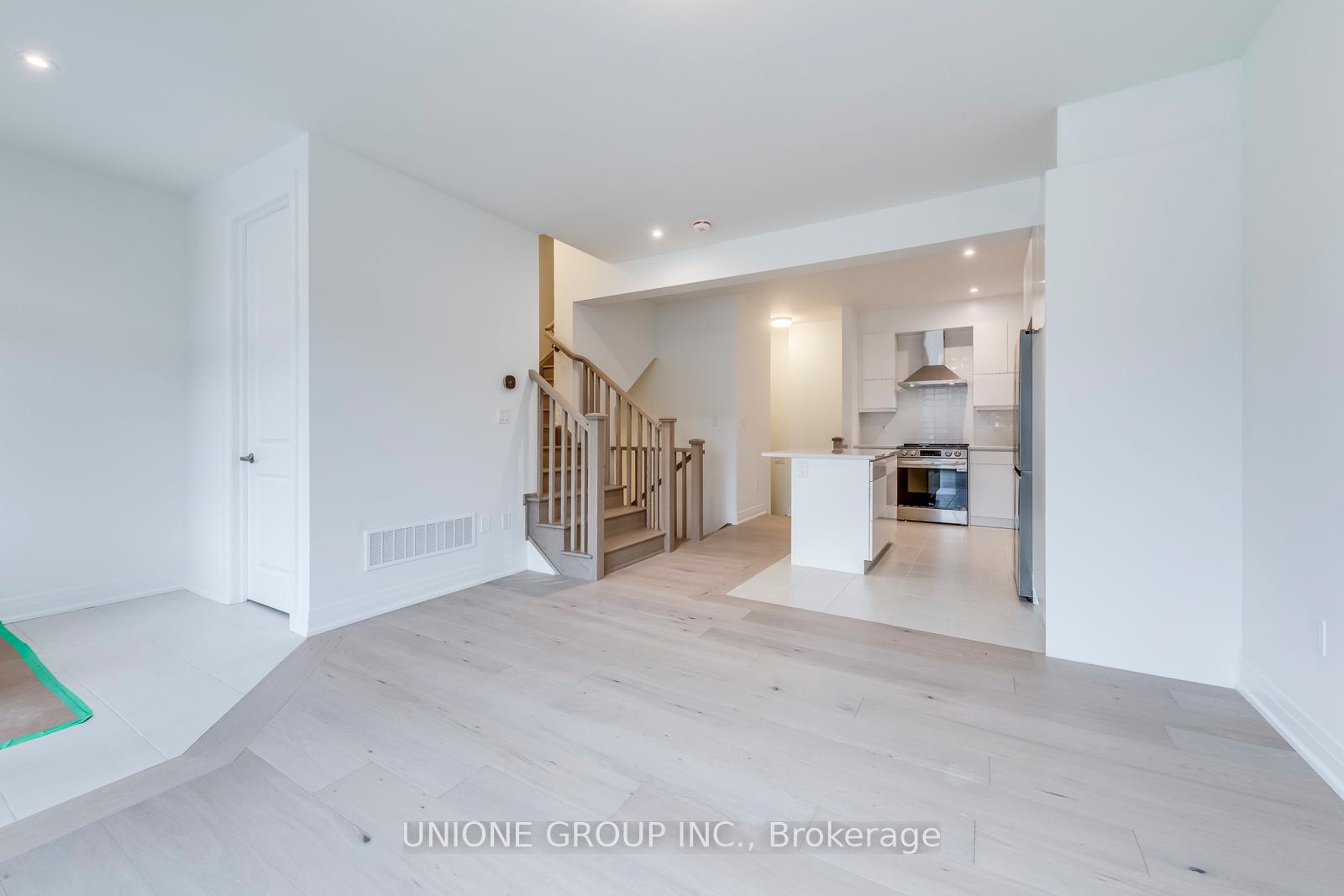 Photo 3 of 102 Coolhurst Avenue, Brampton, Northwest Brampton — HOMEH