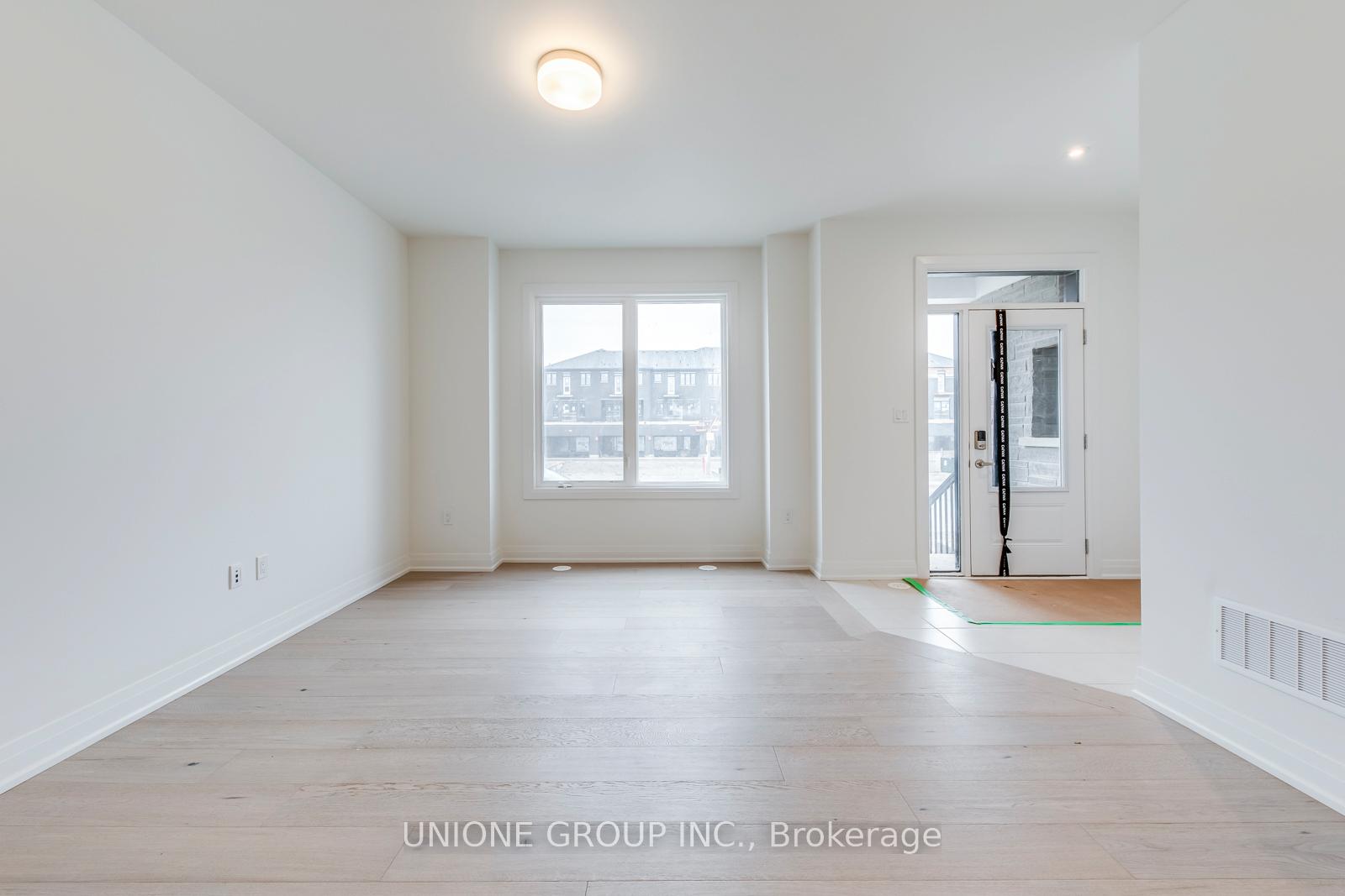 Photo 7 of 102 Coolhurst Avenue, Brampton, Northwest Brampton — HOMEH