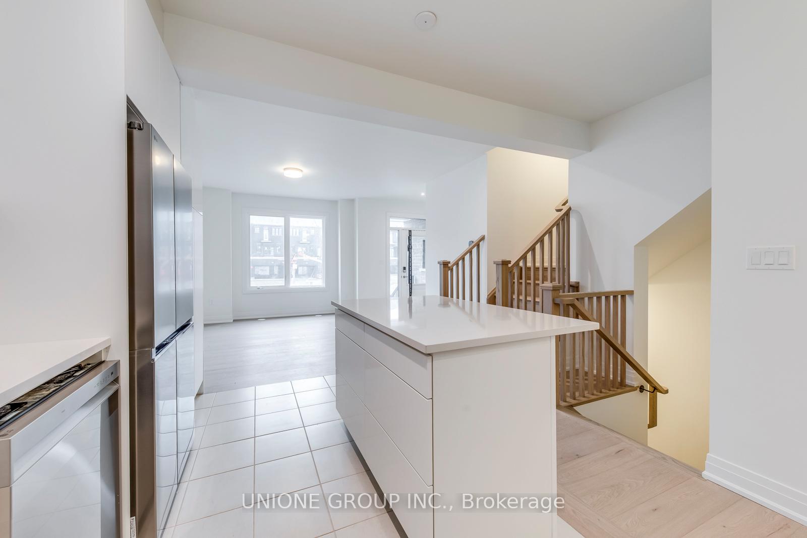 Photo 8 of 102 Coolhurst Avenue, Brampton, Northwest Brampton — HOMEH