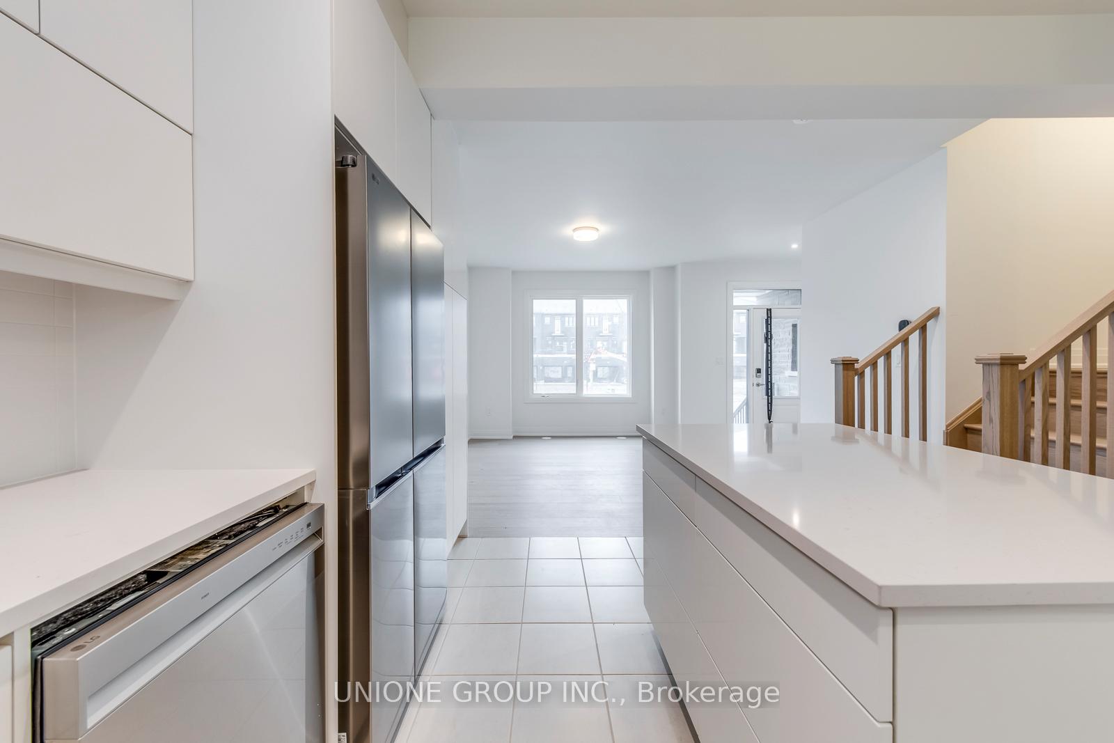 Photo 9 of 102 Coolhurst Avenue, Brampton, Northwest Brampton — HOMEH