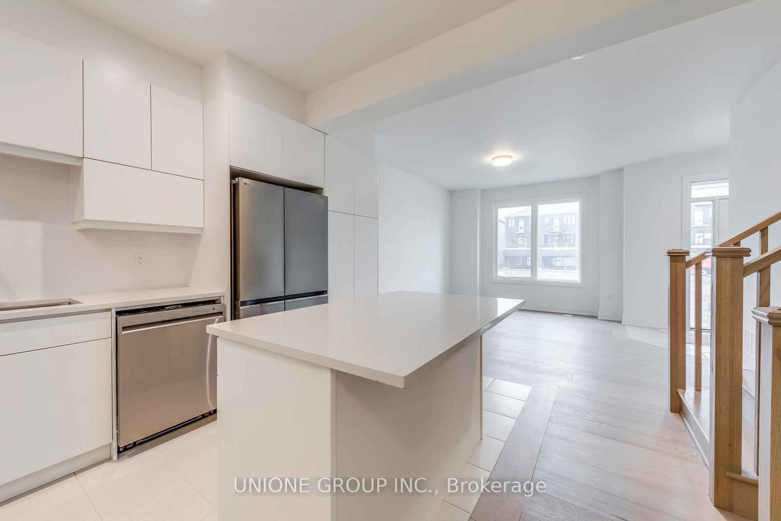 Photo 13 of 102 Coolhurst Avenue, Brampton, Northwest Brampton — HOMEH