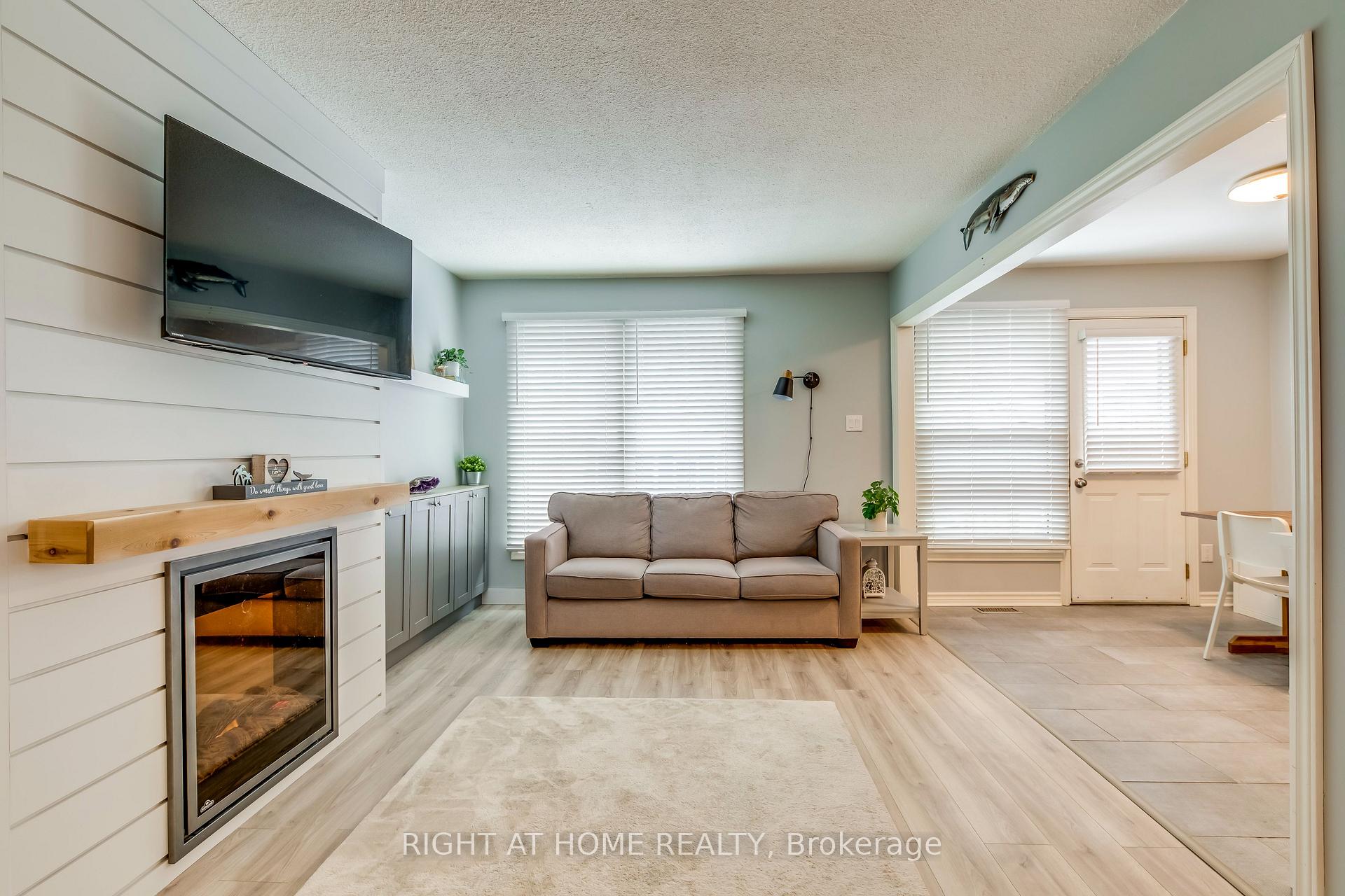 Photo 5 of Unit 10, 153 Limeridge Road W, Hamilton, Rolston — HOMEH