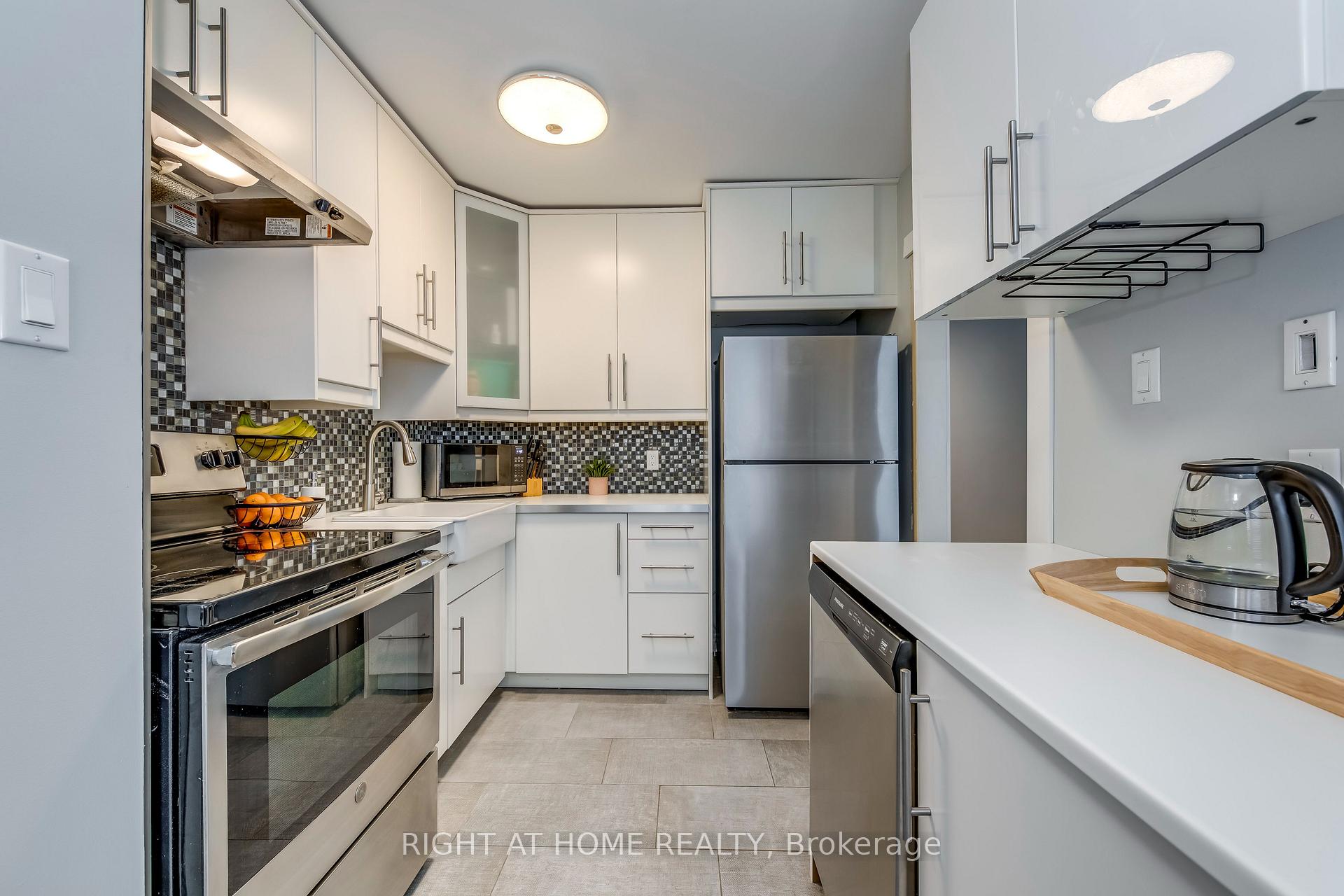 Photo 15 of Unit 10, 153 Limeridge Road W, Hamilton, Rolston — HOMEH