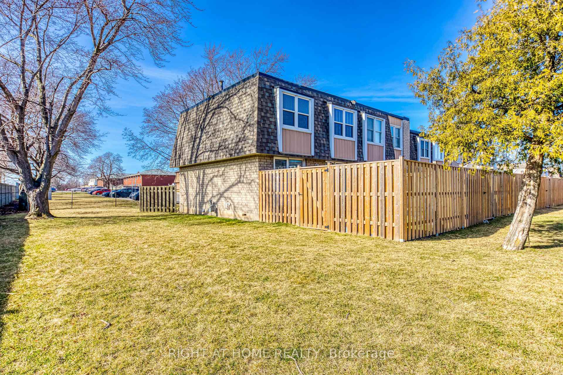 Photo 31 of Unit 10, 153 Limeridge Road W, Hamilton, Rolston — HOMEH
