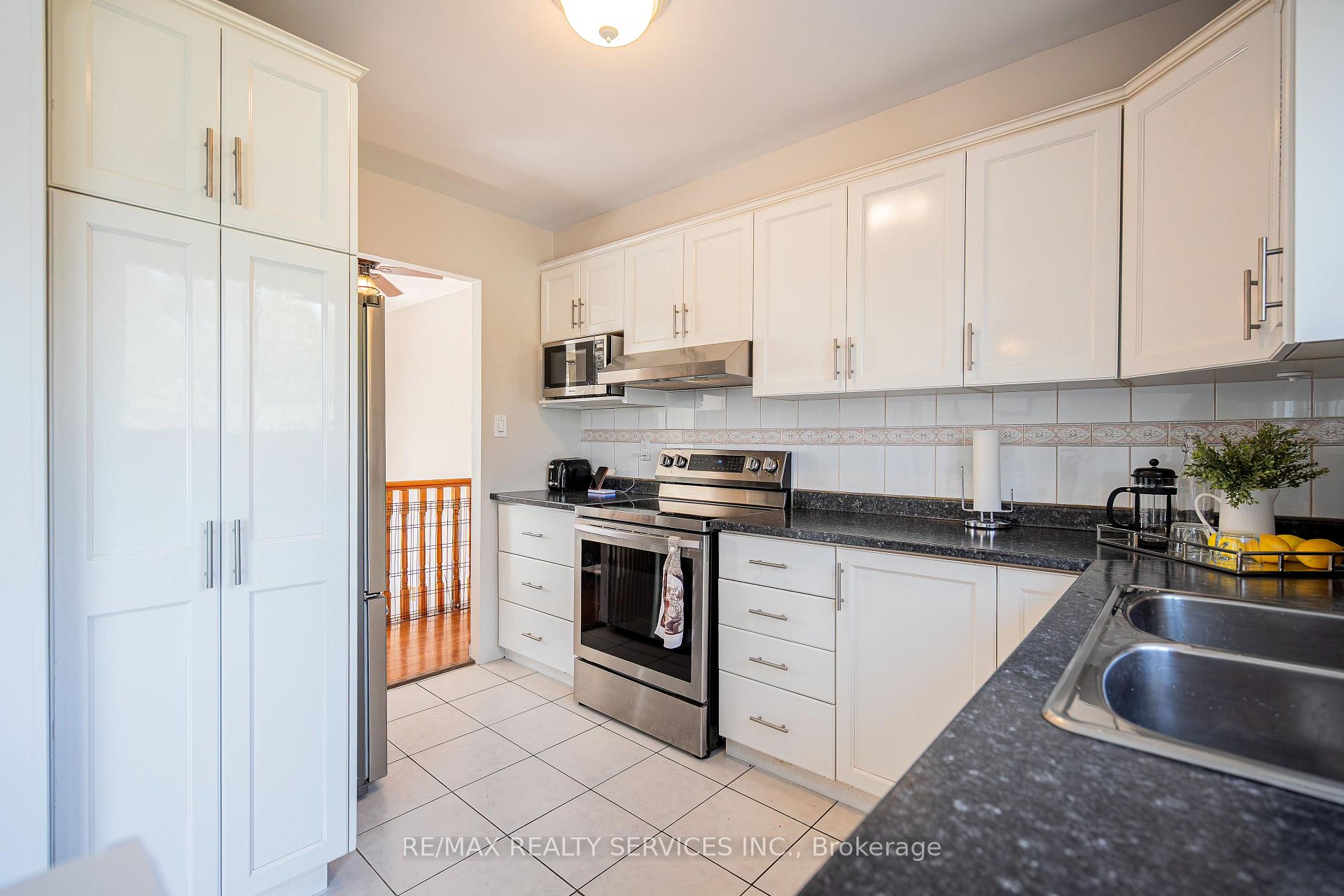 Photo 5 of 96 Seaborn Road, Brampton, Madoc — HOMEH