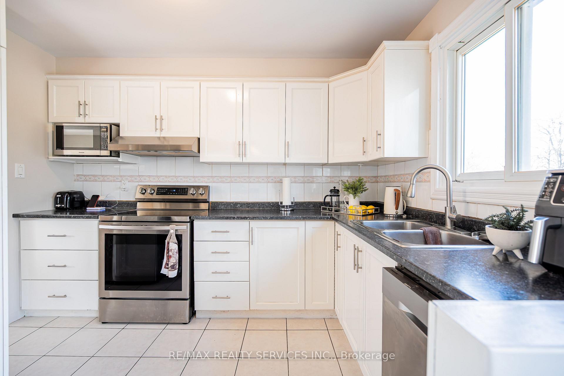 Photo 4 of 96 Seaborn Road, Brampton, Madoc — HOMEH