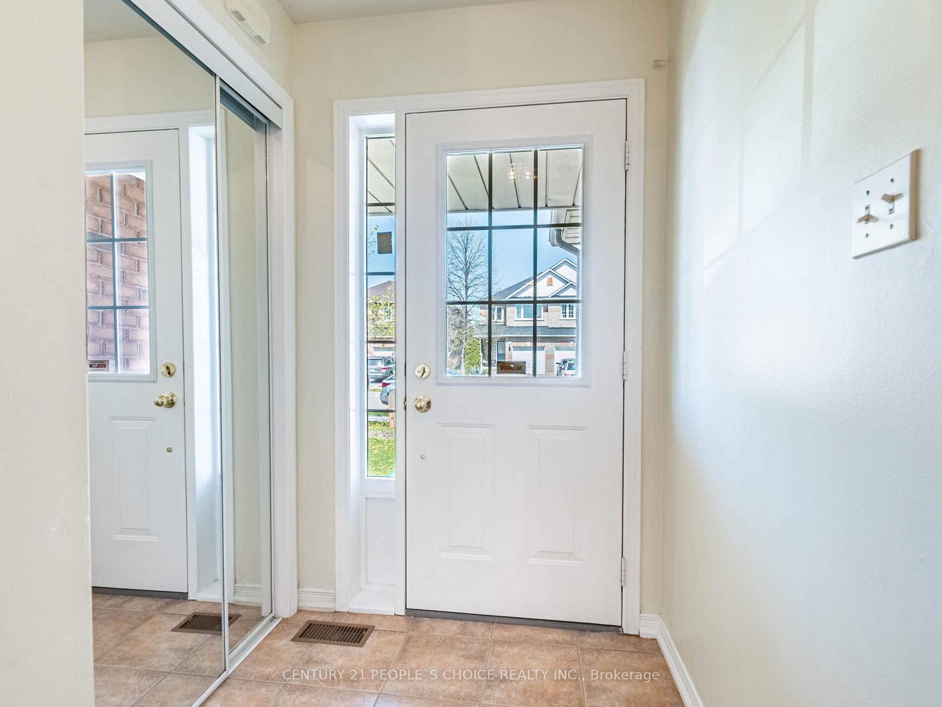 Photo 8 of 93 River Rock Crescent, Brampton, Fletcher's Meadow — HOMEH
