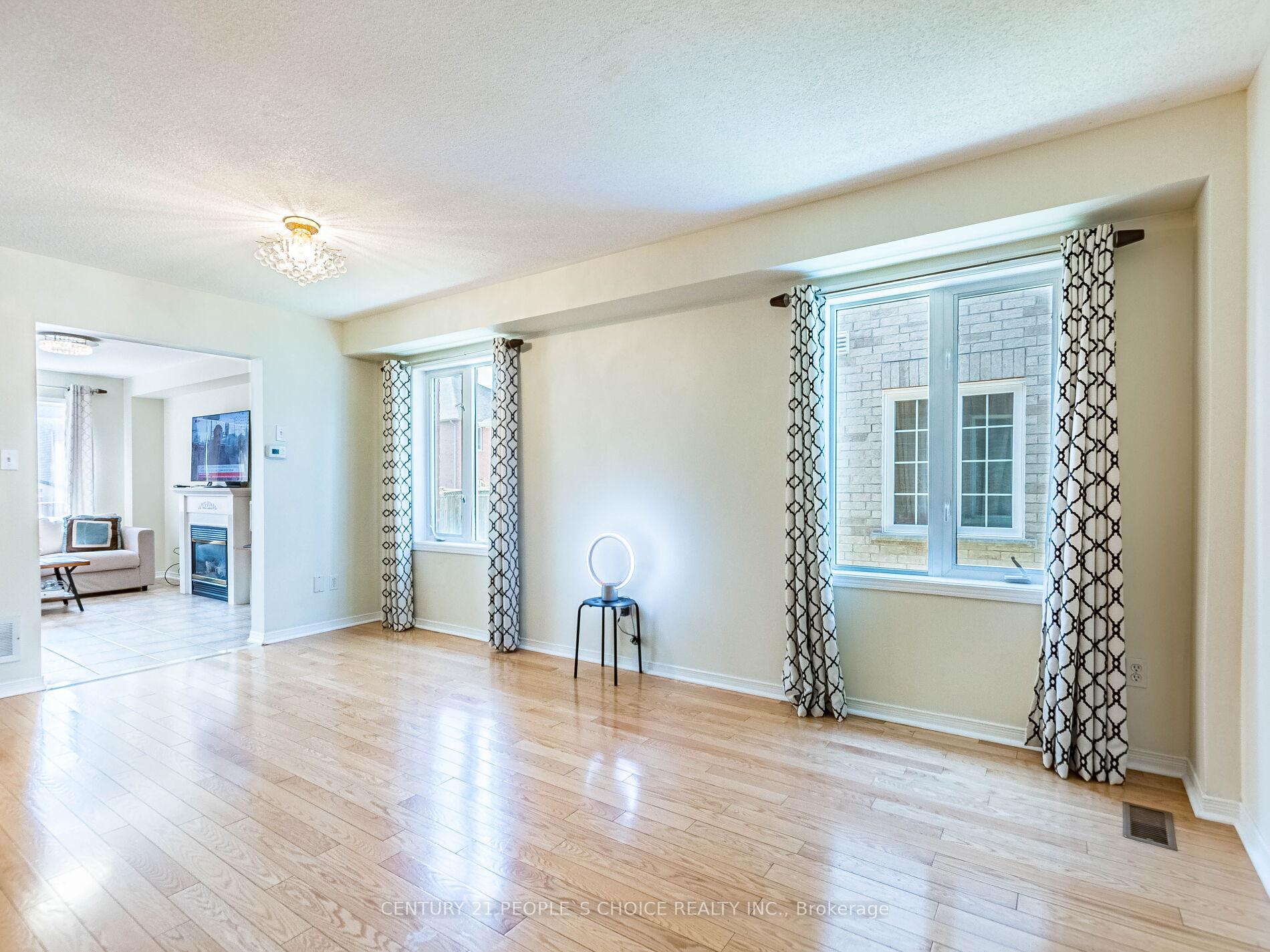 Photo 7 of 93 River Rock Crescent, Brampton, Fletcher's Meadow — HOMEH