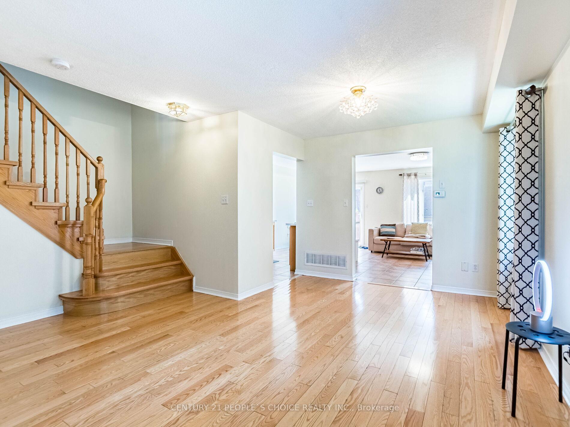 Photo 5 of 93 River Rock Crescent, Brampton, Fletcher's Meadow — HOMEH