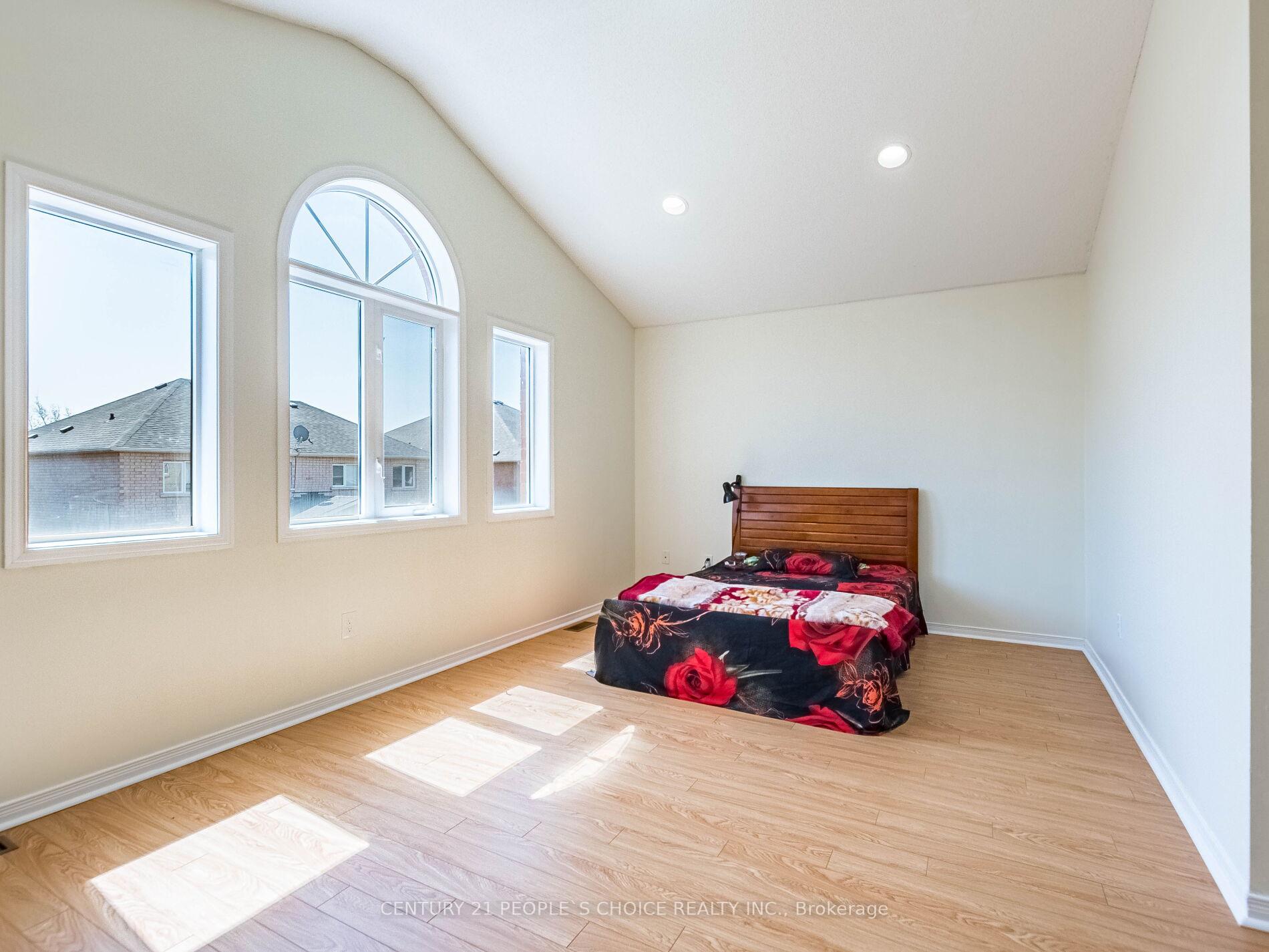 Photo 12 of 93 River Rock Crescent, Brampton, Fletcher's Meadow — HOMEH