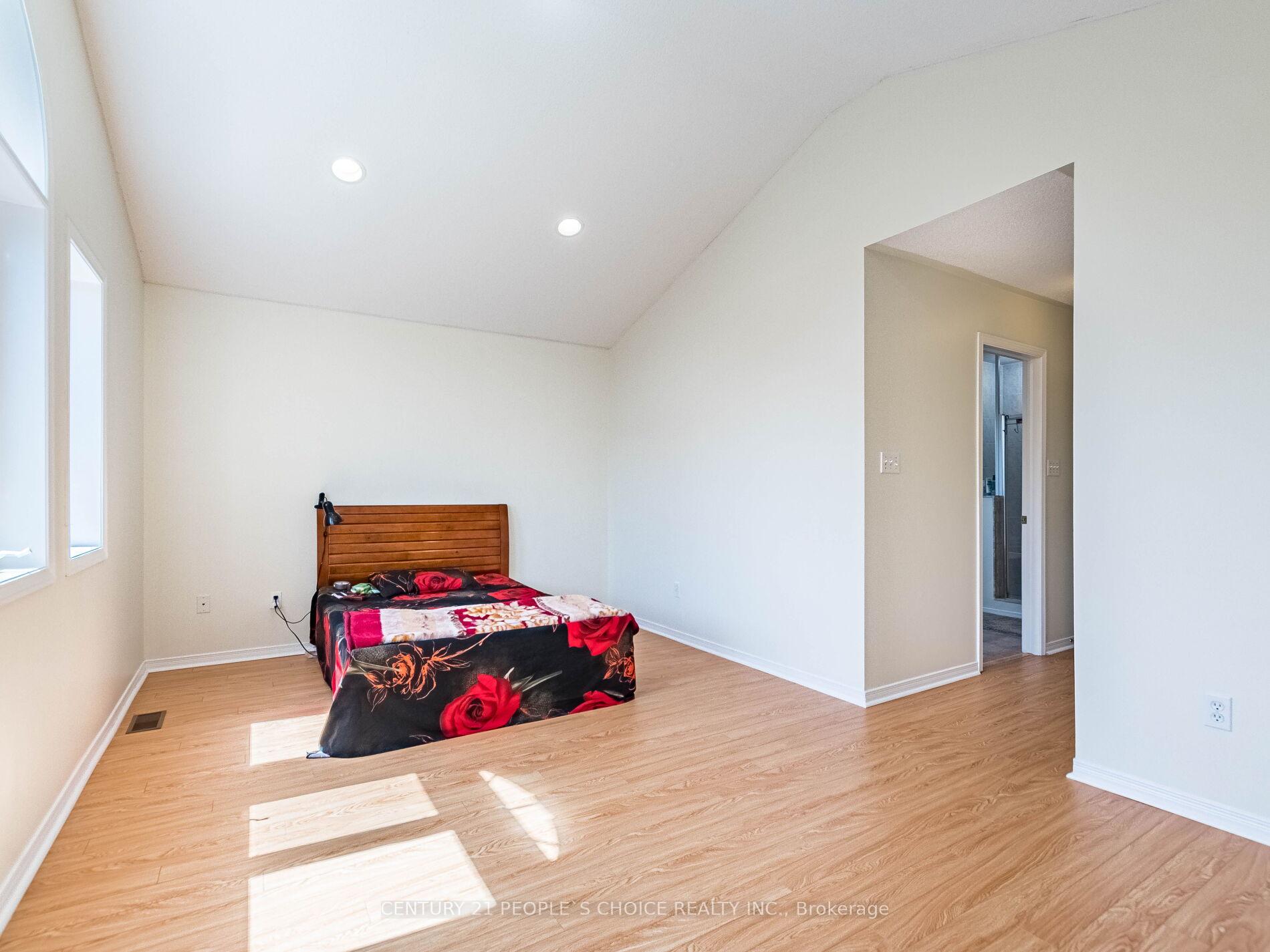 Photo 15 of 93 River Rock Crescent, Brampton, Fletcher's Meadow — HOMEH