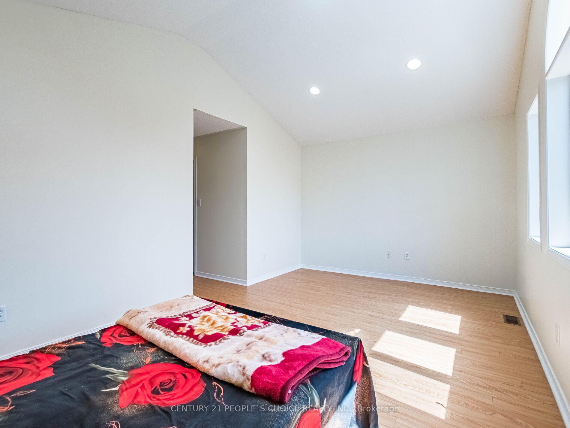 Photo 48 of 93 River Rock Crescent, Brampton, Fletcher's Meadow — HOMEH