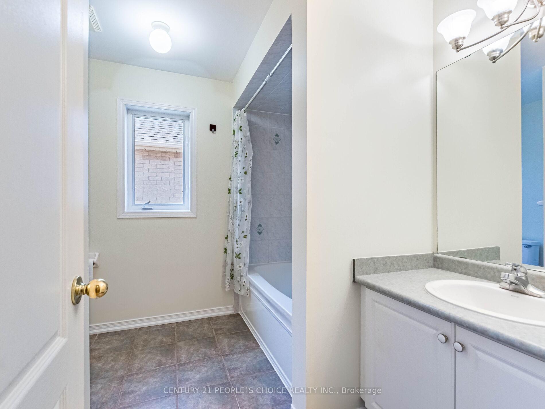 Photo 37 of 93 River Rock Crescent, Brampton, Fletcher's Meadow — HOMEH