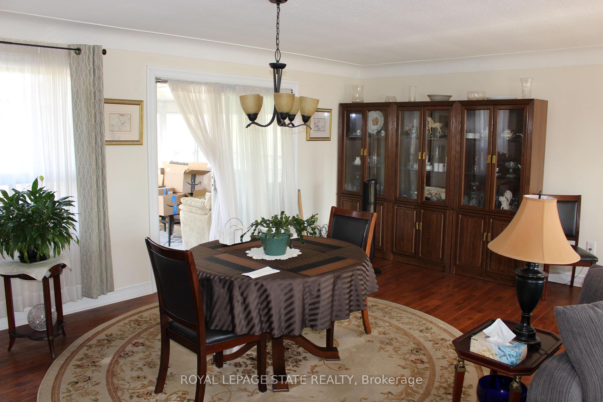 Photo 4 of 2112 Upper James Street, Hamilton, Twenty Place — HOMEH
