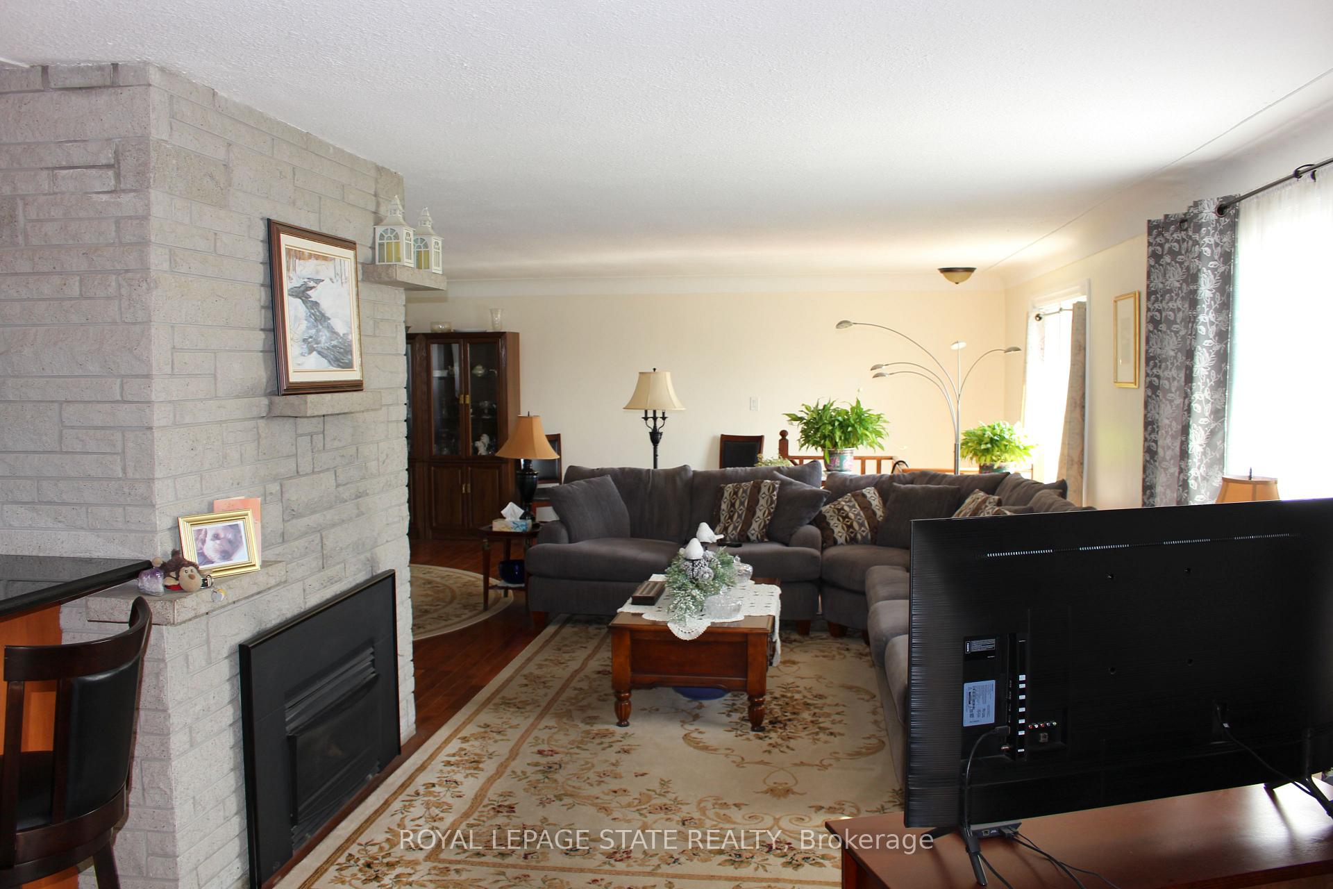 Photo 5 of 2112 Upper James Street, Hamilton, Twenty Place — HOMEH