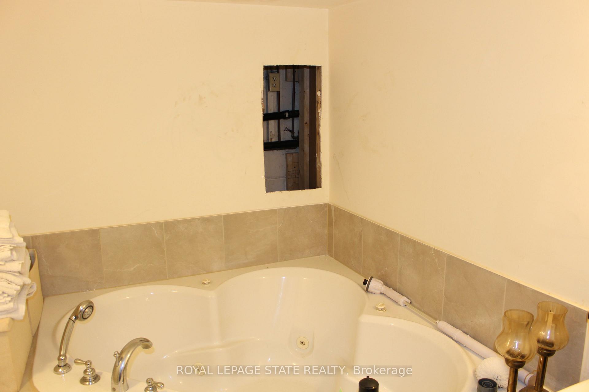 Photo 10 of 2112 Upper James Street, Hamilton, Twenty Place — HOMEH