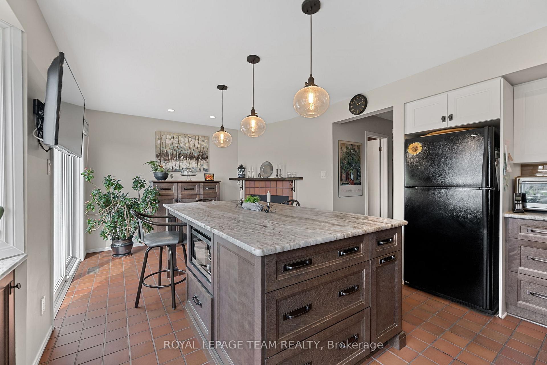 Photo 9 of 84 Winbro Private, Ottawa, Hunt Club/Western Community — HOMEH