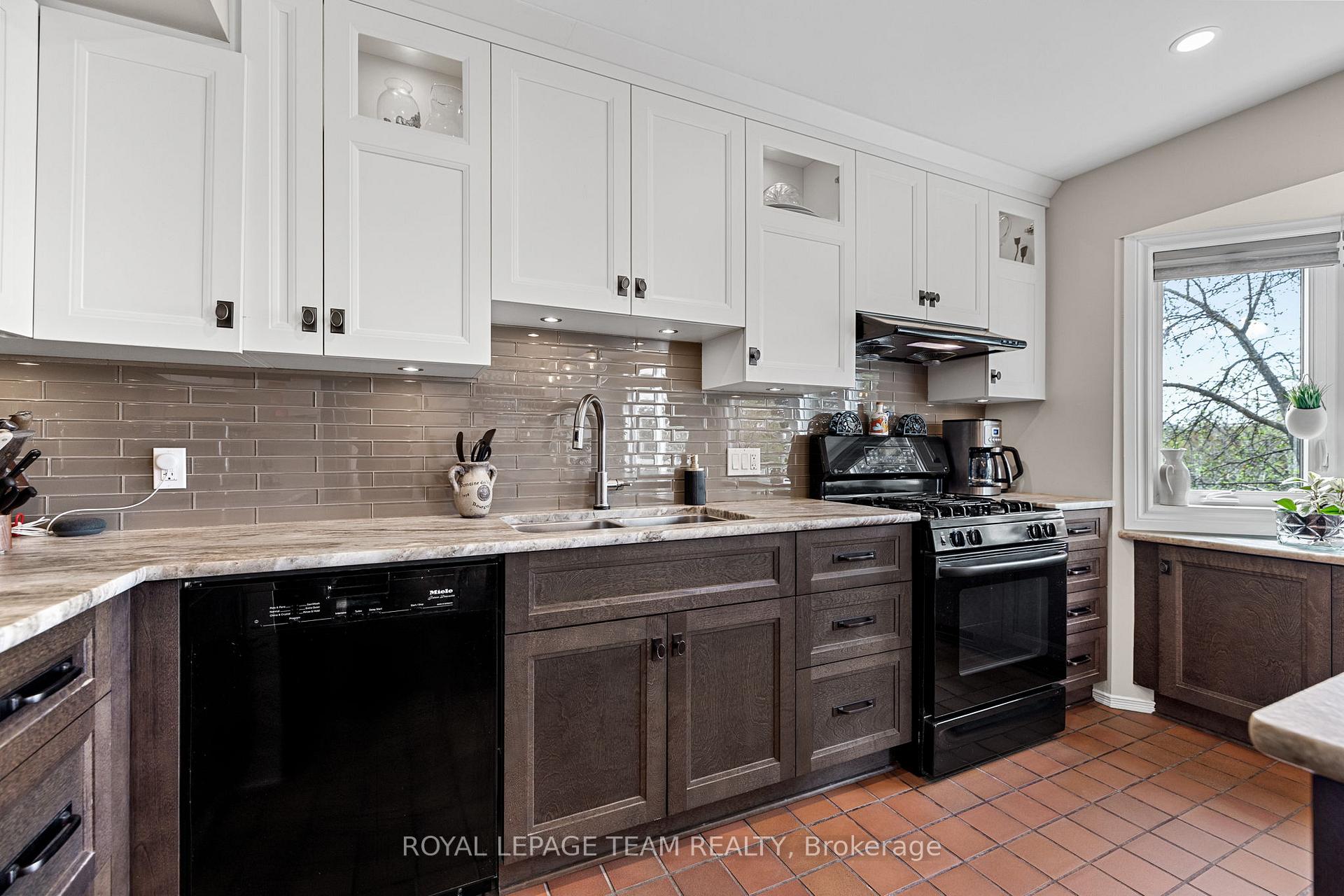 Photo 10 of 84 Winbro Private, Ottawa, Hunt Club/Western Community — HOMEH