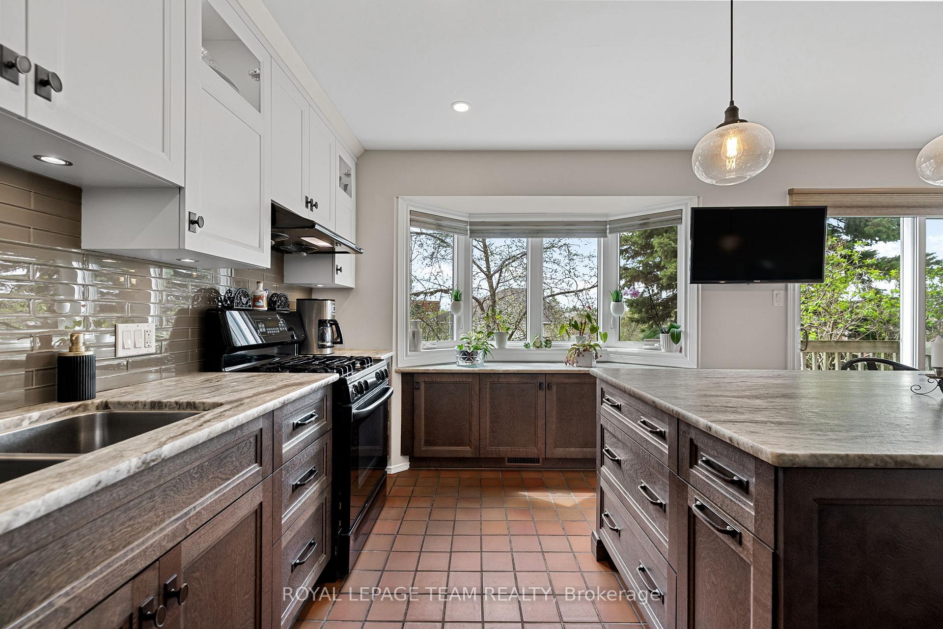 Photo 4 of 84 Winbro Private, Ottawa, Hunt Club/Western Community — HOMEH