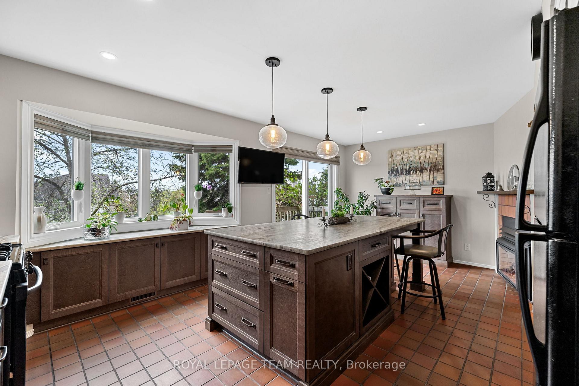 Photo 7 of 84 Winbro Private, Ottawa, Hunt Club/Western Community — HOMEH
