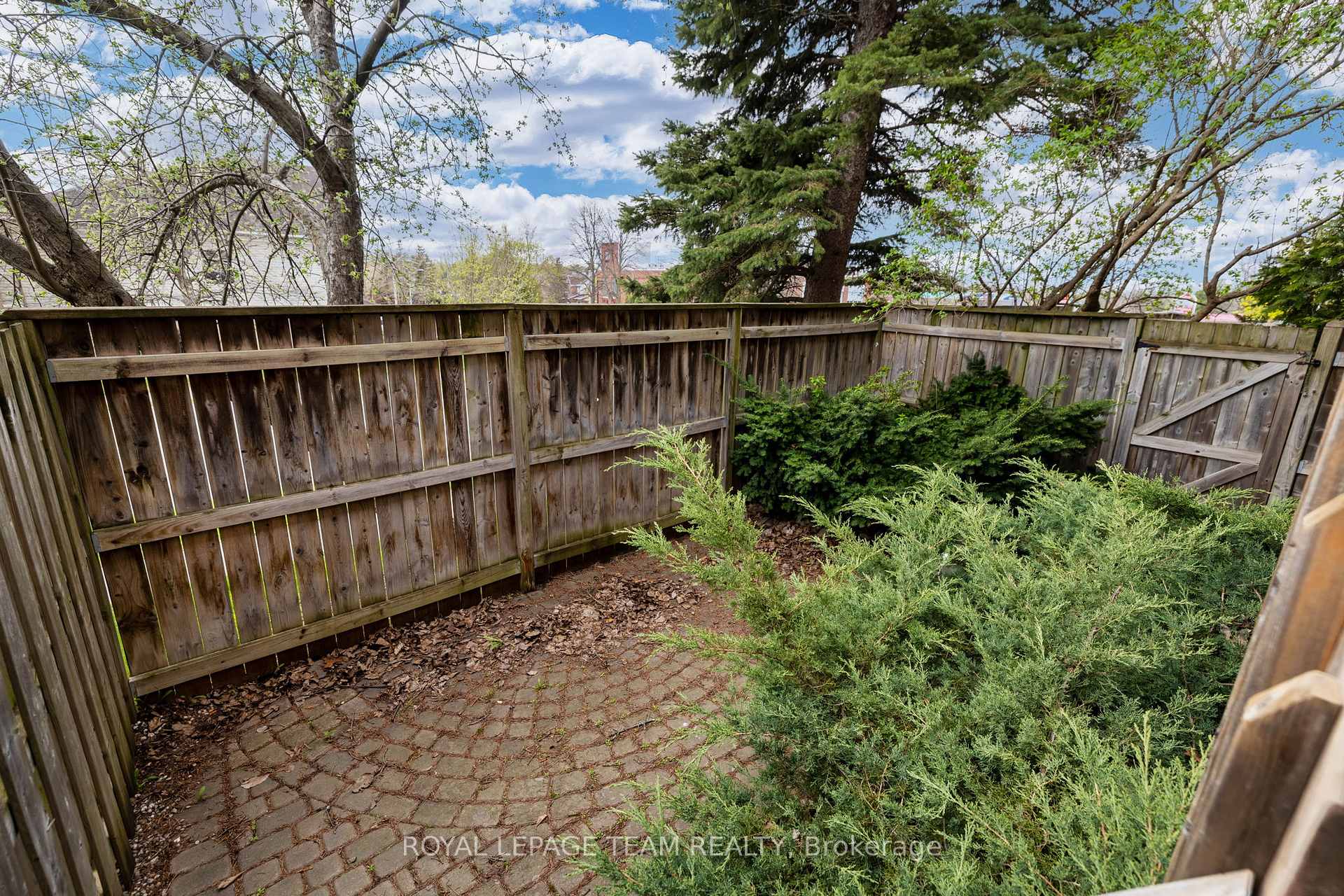 Photo 36 of 84 Winbro Private, Ottawa, Hunt Club/Western Community — HOMEH