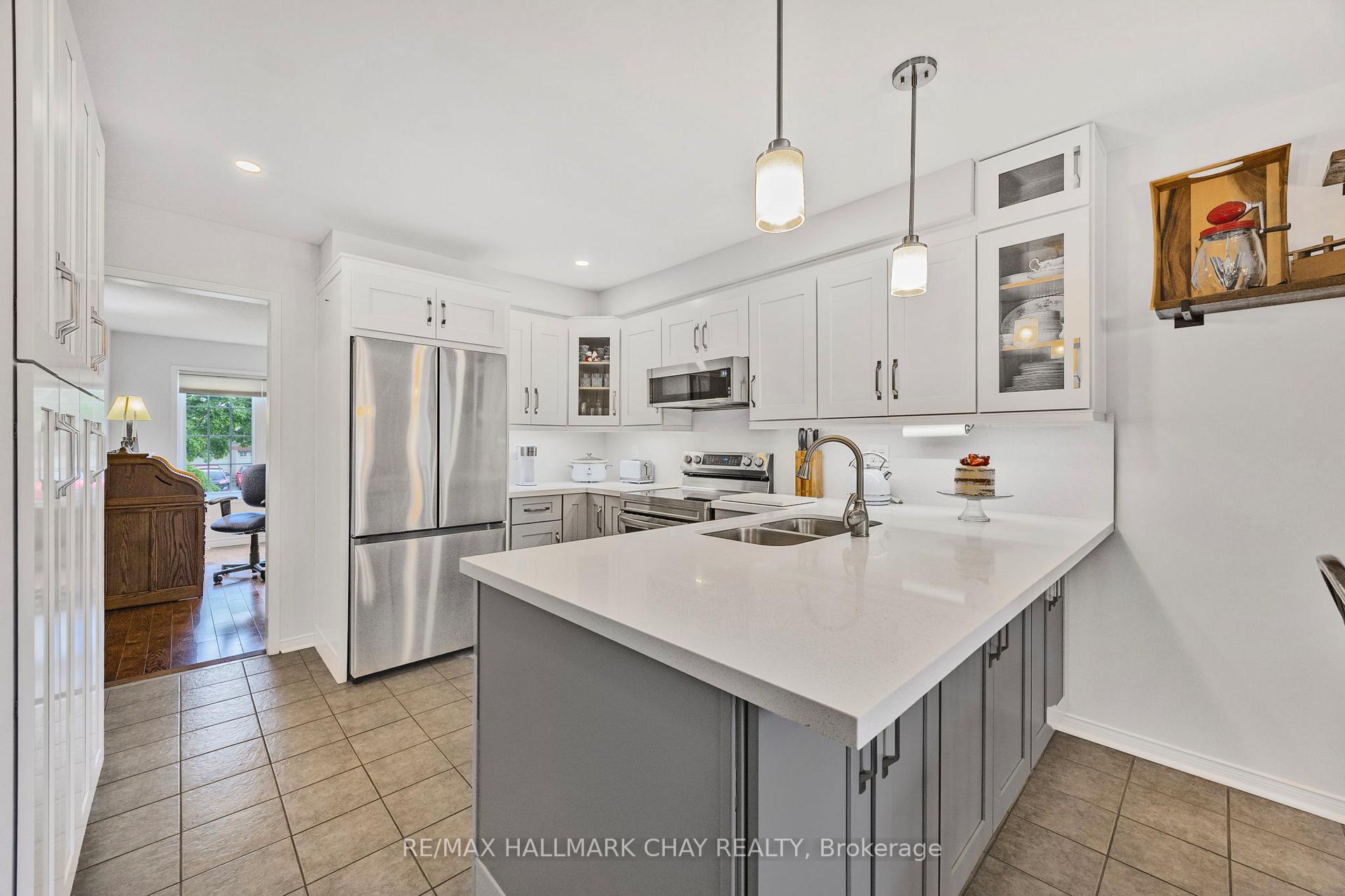 Photo 3 of 314 Harvie Road, Barrie, Holly — HOMEH
