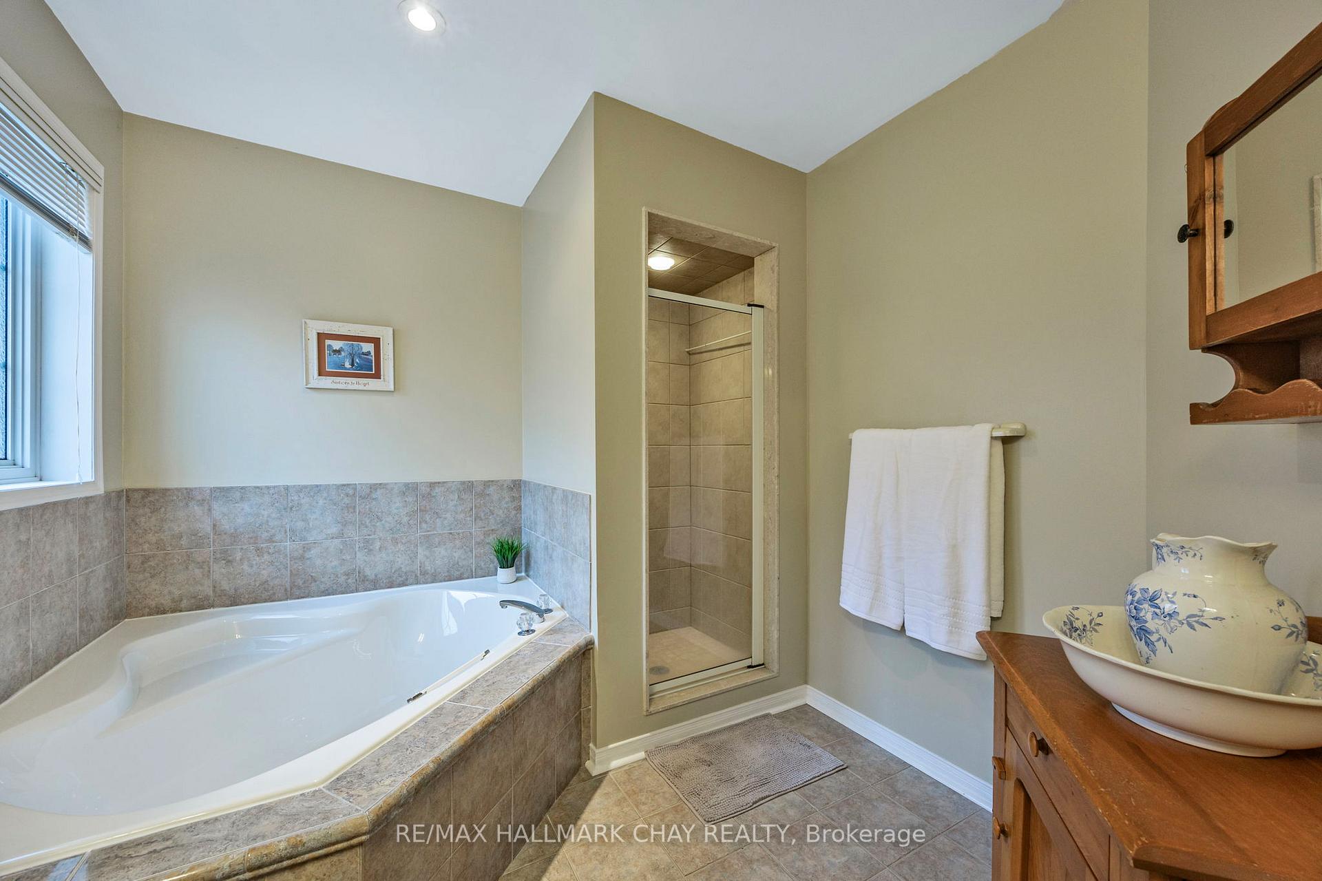 Photo 9 of 314 Harvie Road, Barrie, Holly — HOMEH