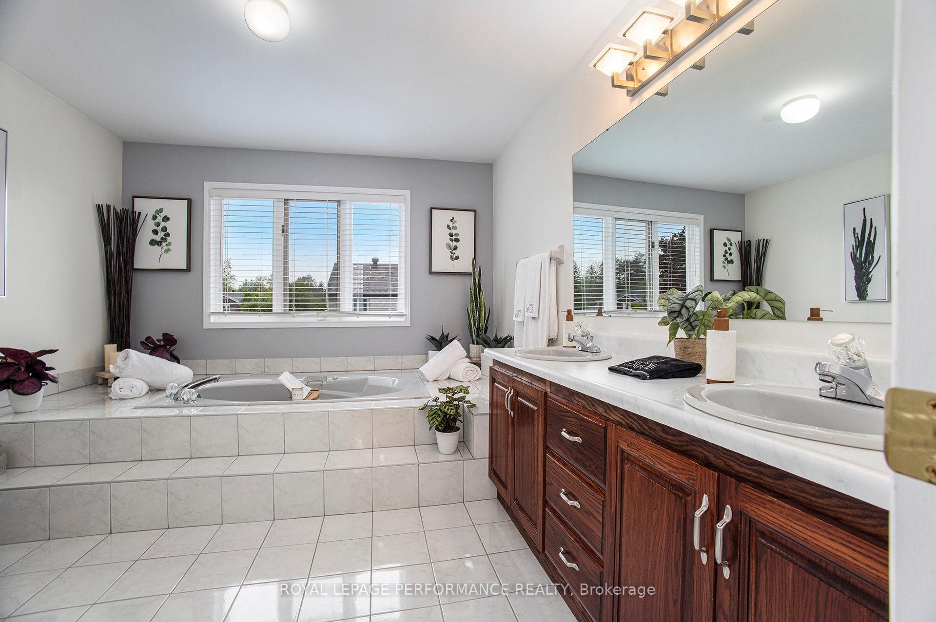 Photo 24 of 44 Cherry Drive, Ottawa, Stittsville (South) — HOMEH