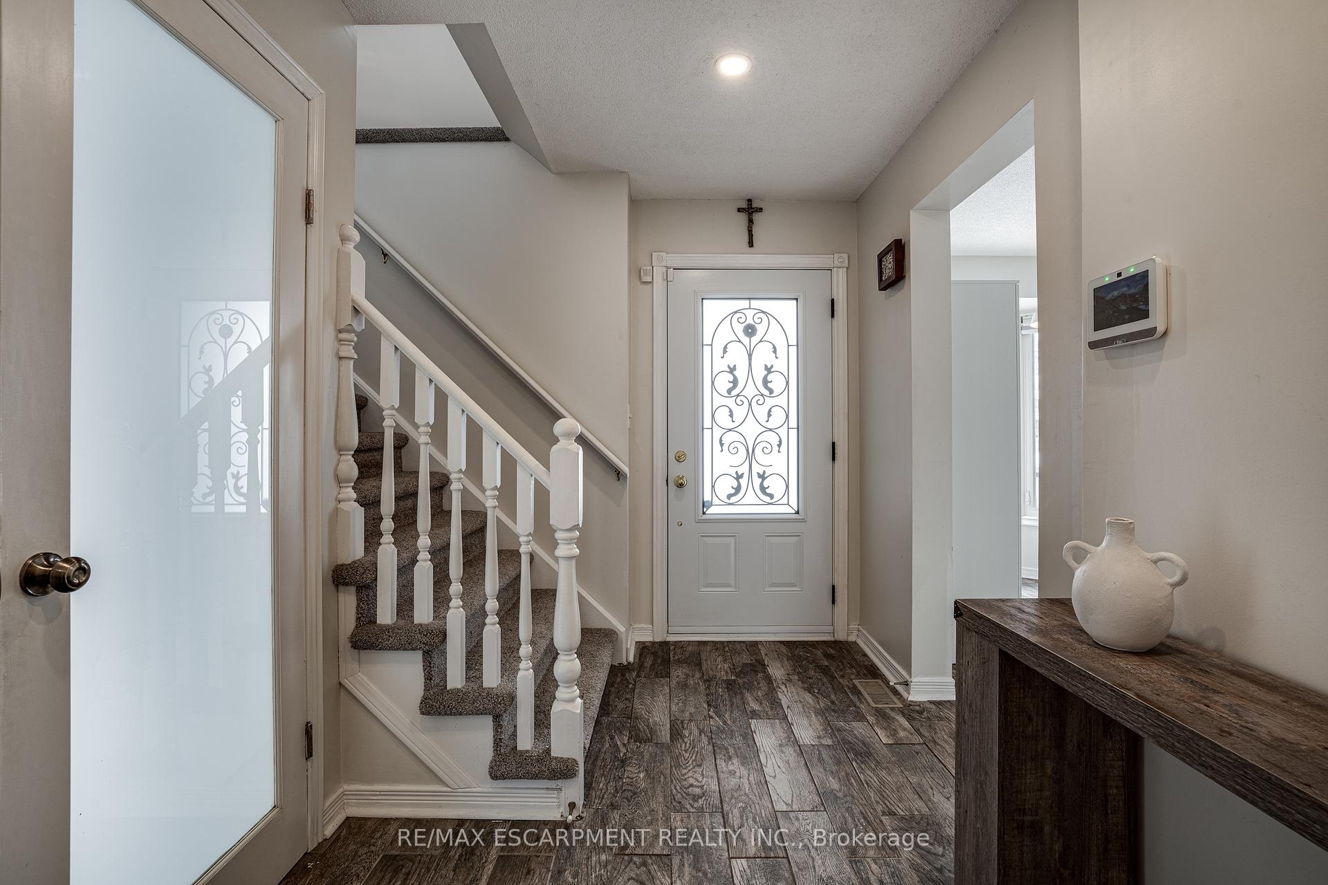 Photo 2 of 29 Capri Street, Thorold, Confederation Heights — HOMEH
