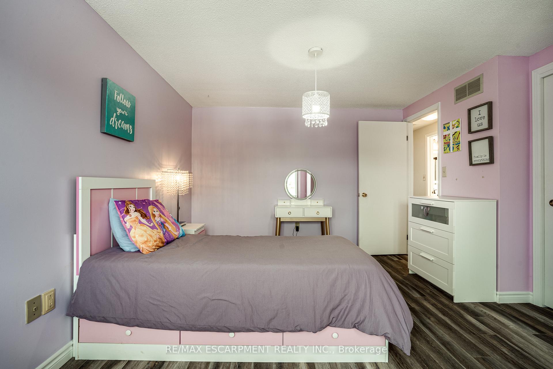 Photo 11 of 29 Capri Street, Thorold, Confederation Heights — HOMEH