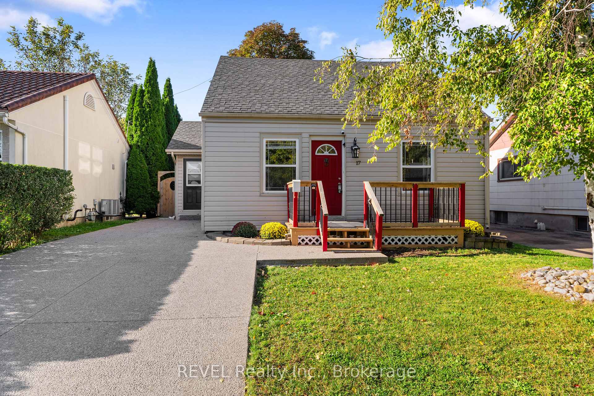 Photo 1 of 17 Sandown Street, St. Catharines, Fairview — HOMEH