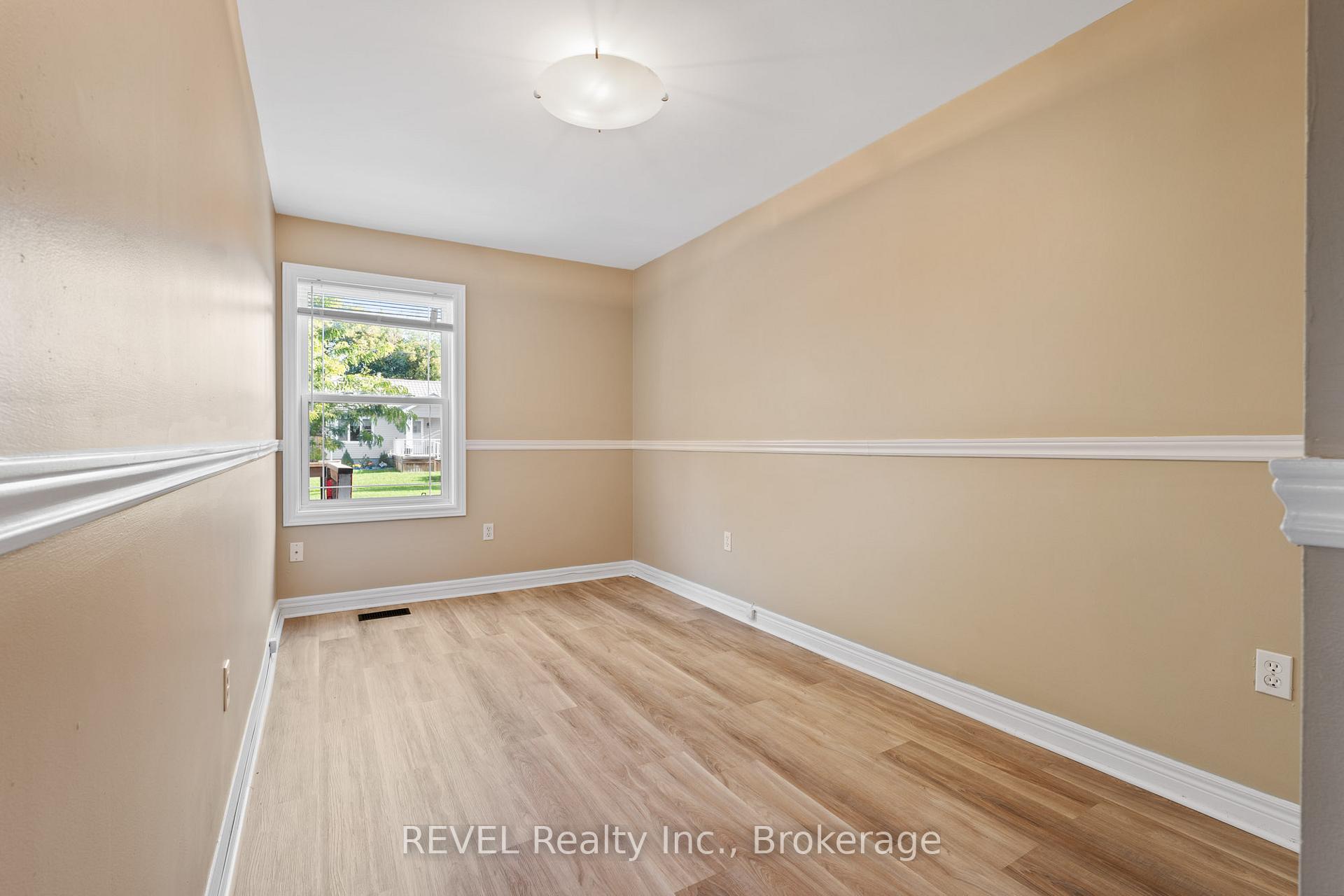 Photo 4 of 17 Sandown Street, St. Catharines, Fairview — HOMEH