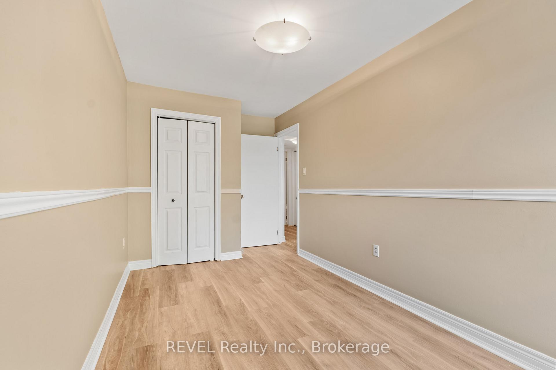 Photo 3 of 17 Sandown Street, St. Catharines, Fairview — HOMEH