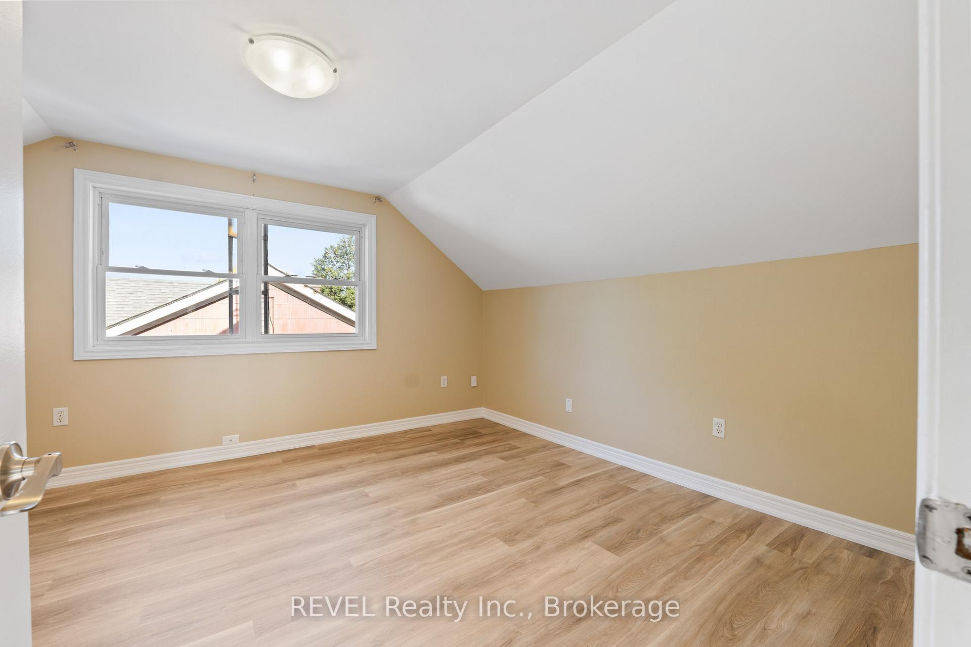 Photo 23 of 17 Sandown Street, St. Catharines, Fairview — HOMEH