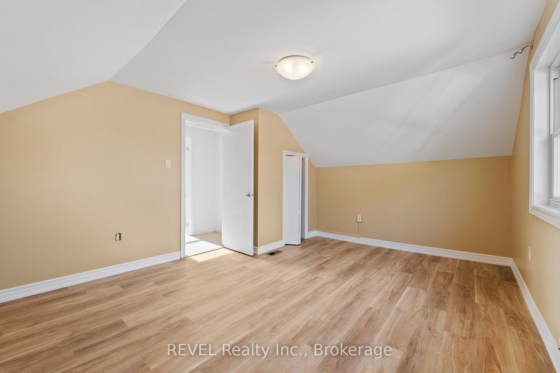 Photo 9 of 17 Sandown Street, St. Catharines, Fairview — HOMEH
